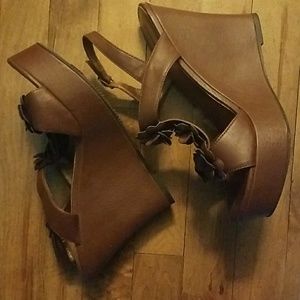 Brown flower wedges